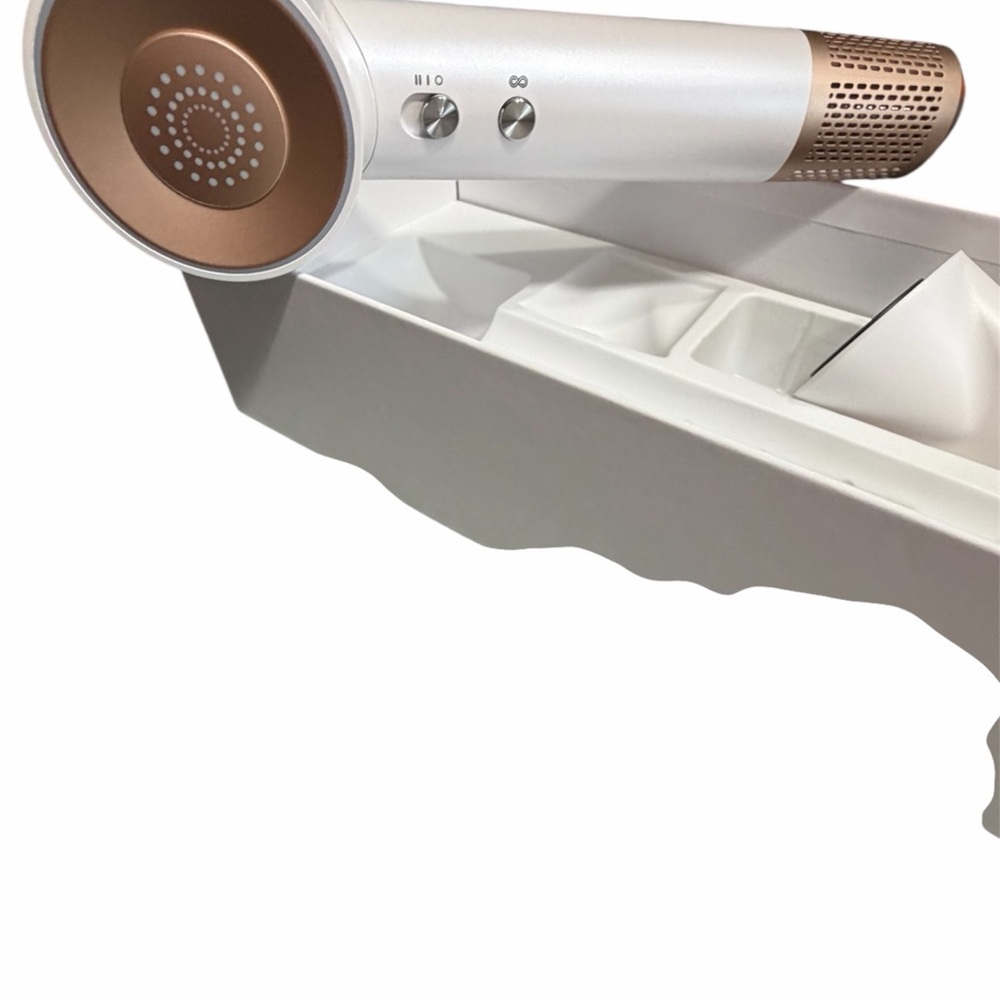 Professional Hair Dryer in Silver and‎ Gold - Picture 2 of 4